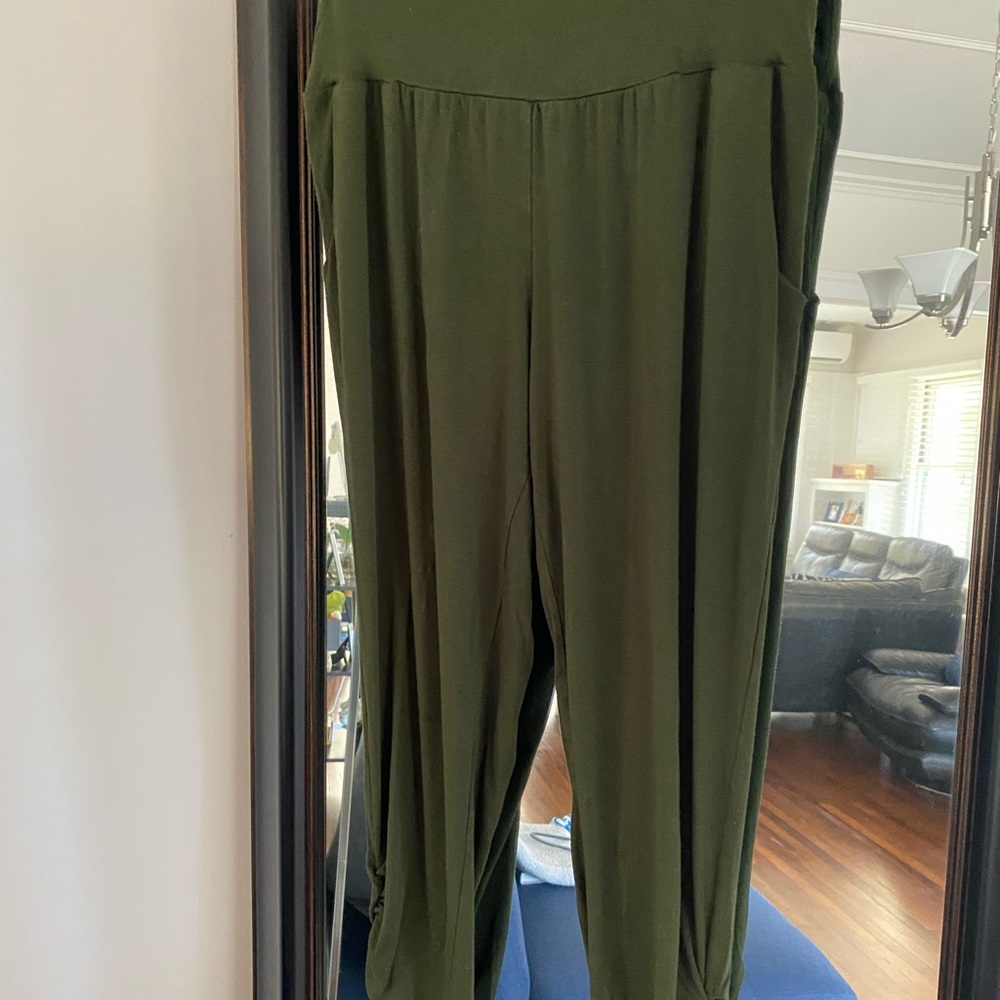 A-Line Hawaii Ruched Cropped Pant